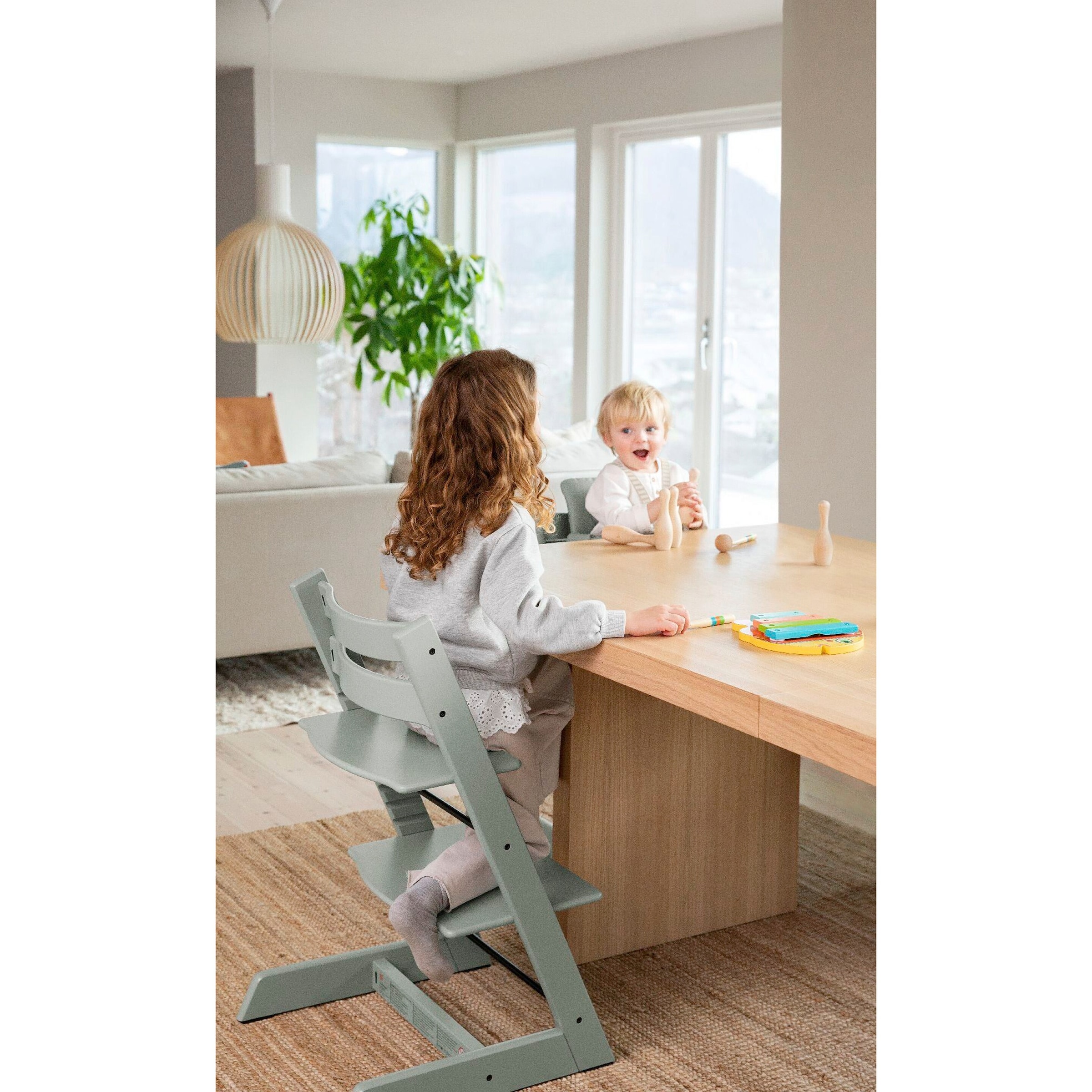 Stokke® Tripp Trapp® Bundle Treppenhochstuhl inklusive Newbornset Vanilla White & Babyset