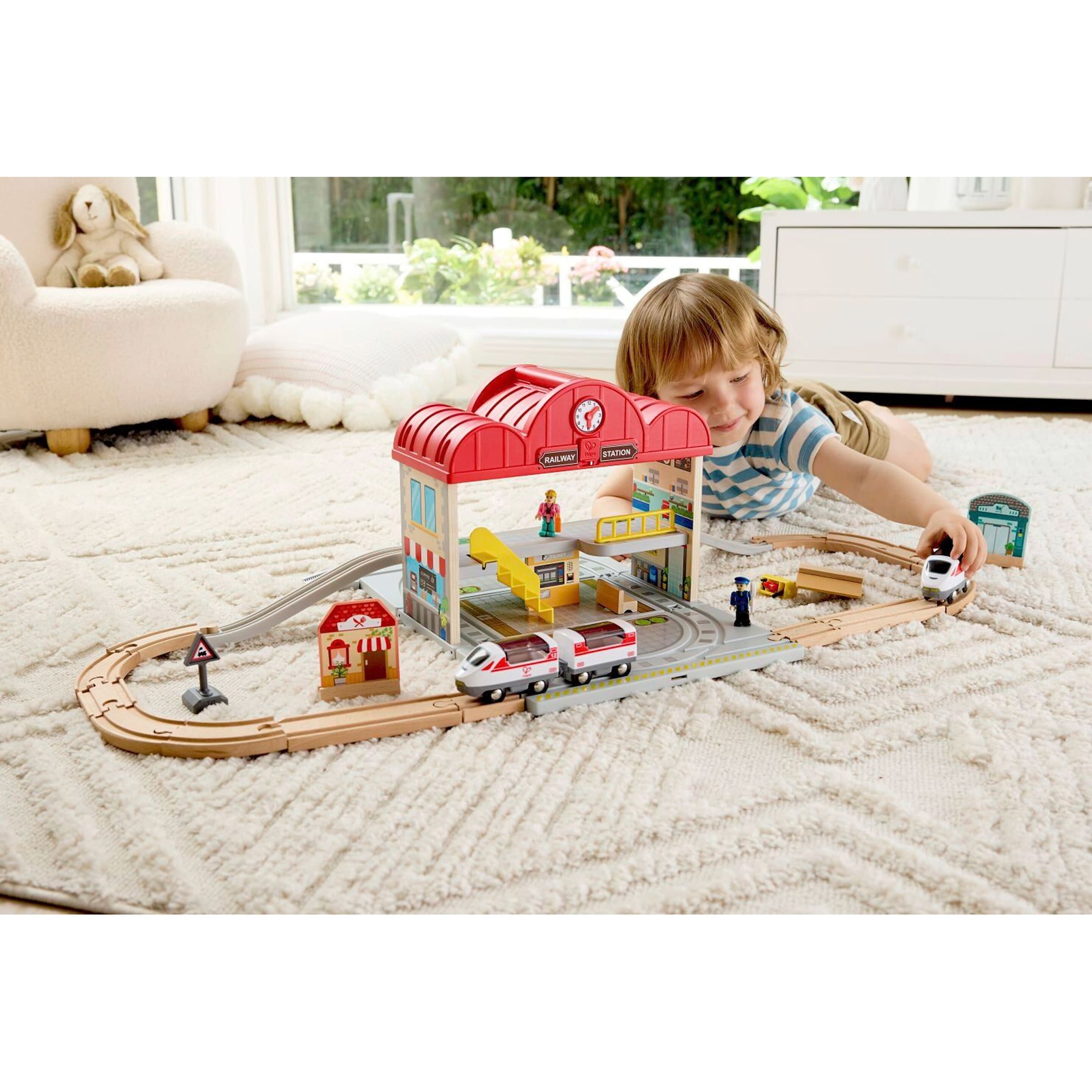 Hape Tragbares Bahnhof-Set