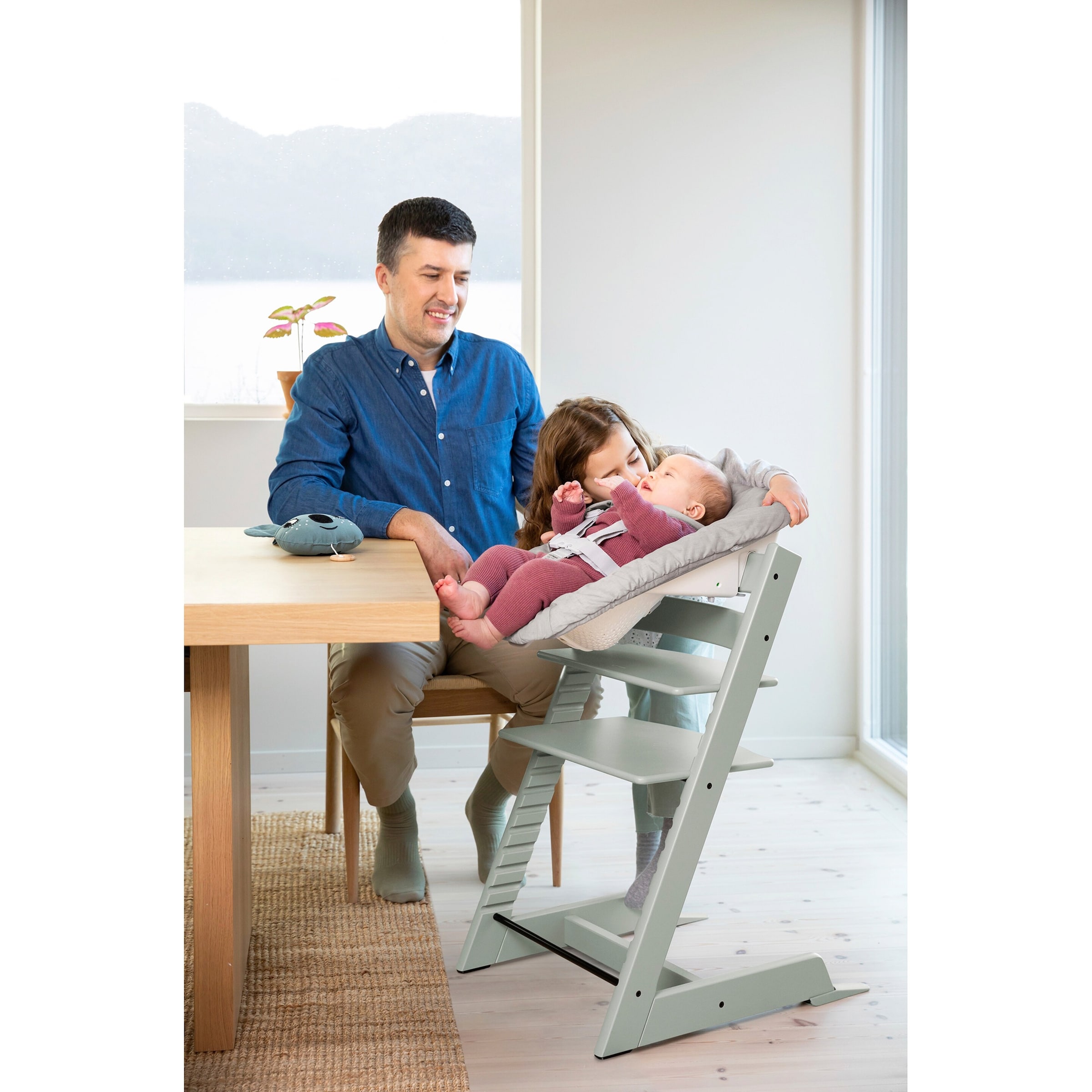 Stokke® Tripp Trapp® Bundle Treppenhochstuhl inklusive Newbornset Vanilla White & Babyset